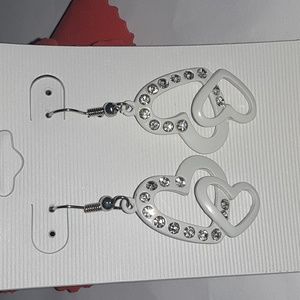 Nwt fashion earrings color white double heart earrings